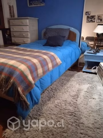 Cama plaza y media y velador