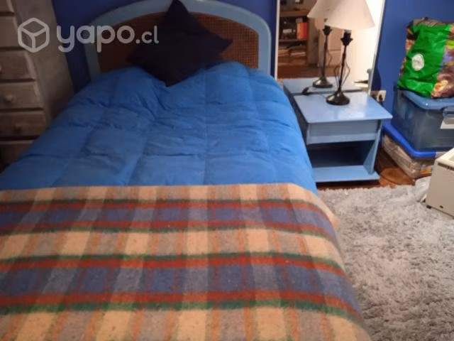 Cama plaza y media y velador