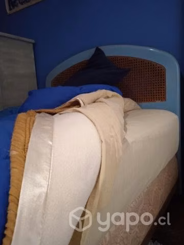 Cama plaza y media y velador