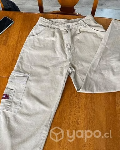 Pantalón cargo beige