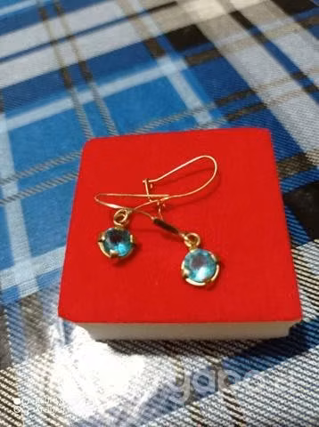 Ofresco aros 18 kilates.