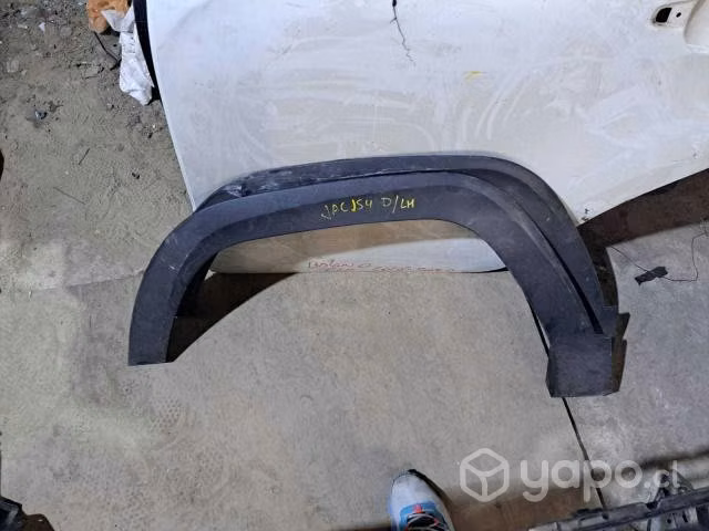 Moldura jac js4 delantera izquierda