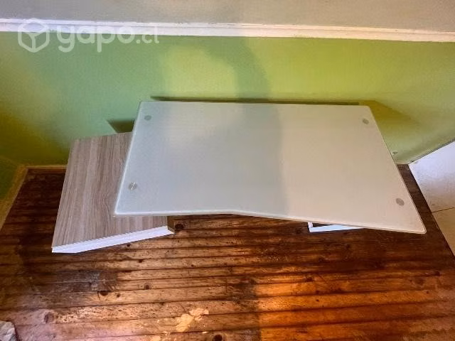 Escritorio de vidrio en perfecto estado