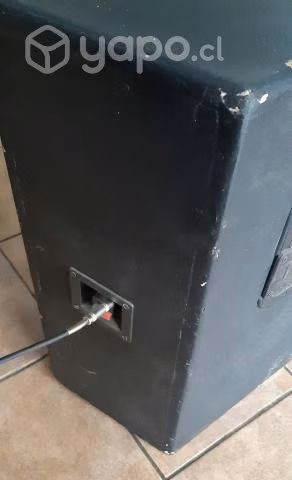 Amplificación, ecualizador, mesa pequeña y cajas