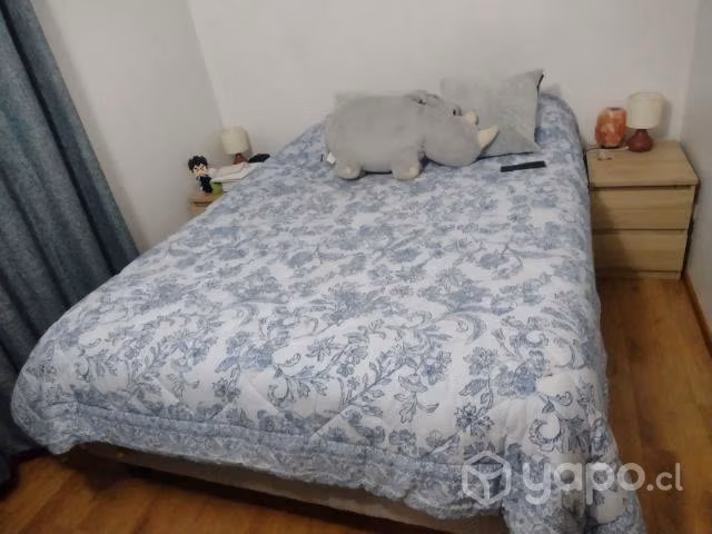 Cama más veladores