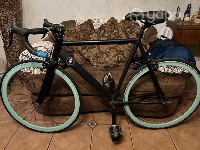 Fixie casi nueva, poco uso. Talla 56 NO PERMUTO