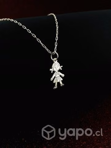 Collar con dije de niña