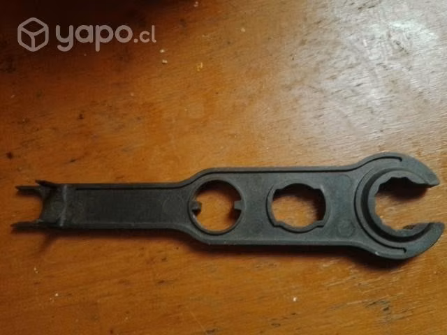 Llave para conectar cable solar