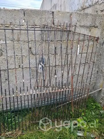 Portón de fierro