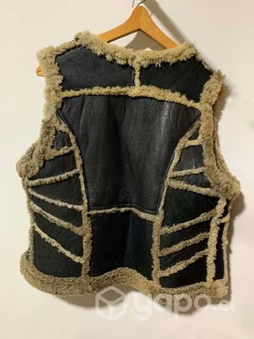 Estilosa y calientita chaqueta de "cuero" talla L