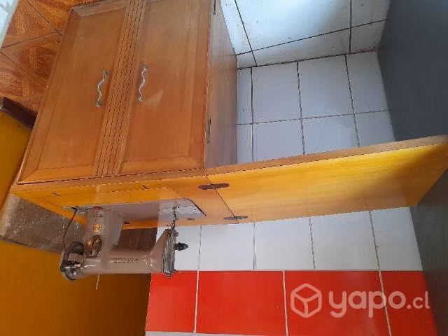Maquina de Coser Singer con mueble
