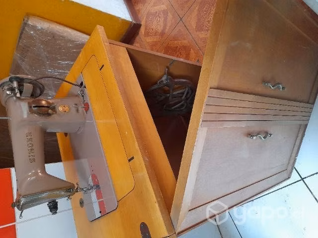 Maquina de Coser Singer con mueble