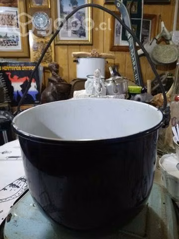 Antigua olla enlozada de colgar 5 litros app rota