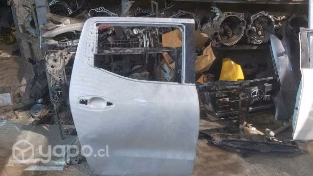 Puerta trasera derecha nissan np300 original