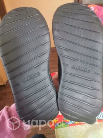 Zapatillas nuevas nro 25