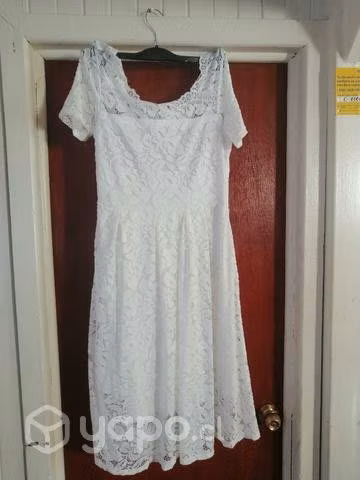 Vestidos nuevos, sin uso ni posturas.