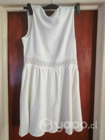 Vestidos nuevos, sin uso ni posturas.