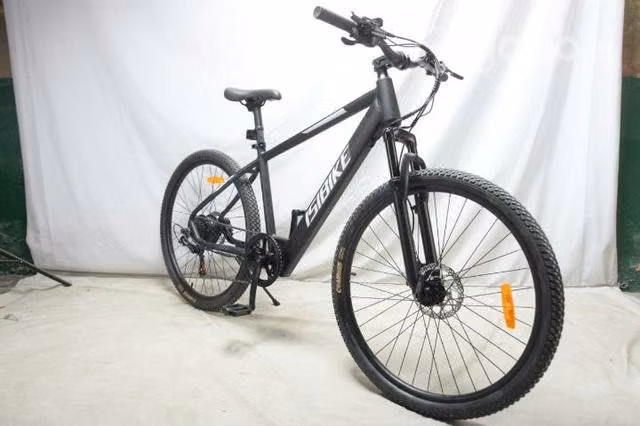 Bicicletas electricas negras y blancas