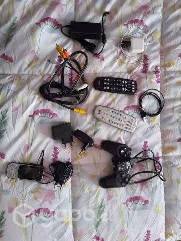 Cables, controles remotos, joistick