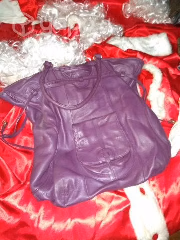 cartera finas de cuero y botas