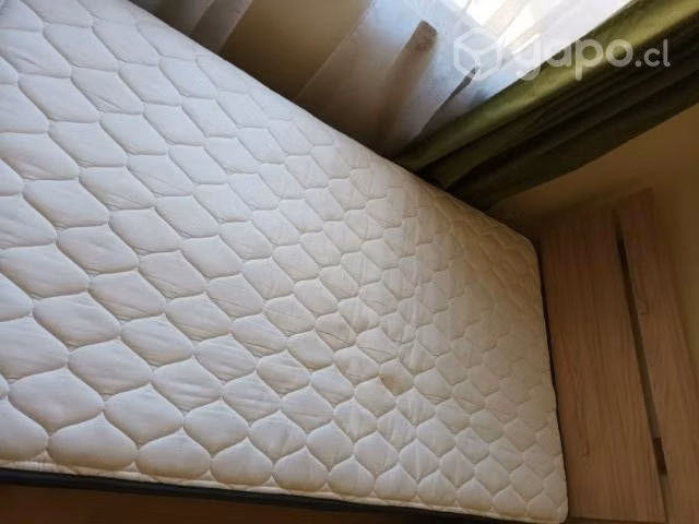 Cama plaza y media mas velador y respaldo