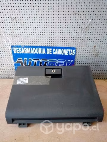 Guantera tablero Chevrolet New Dmax 2017