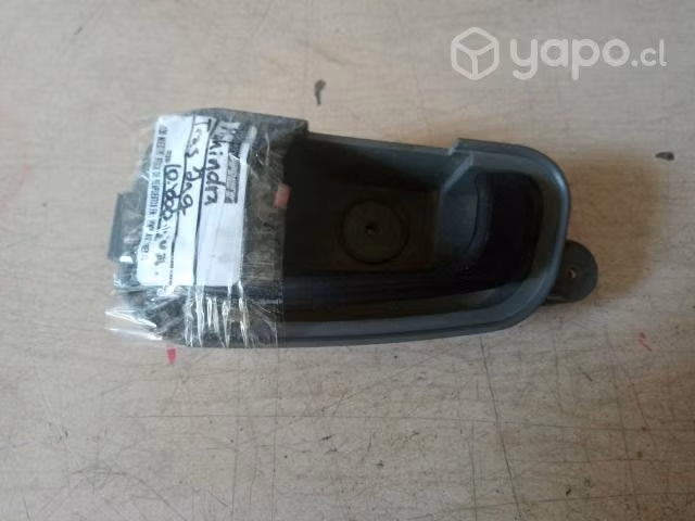 Manilla interior izquierda con seguro Mahindra