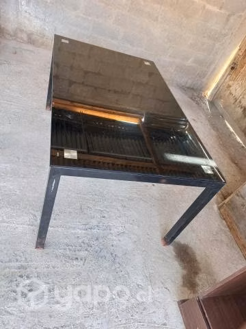 Mesa de comedor y rack