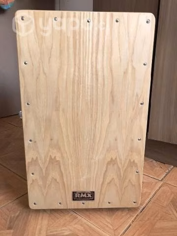 Cajon peruano con borbona