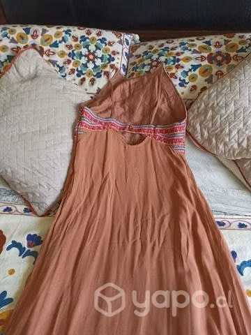 Bello vestido UMBRALE bordado talla M largo