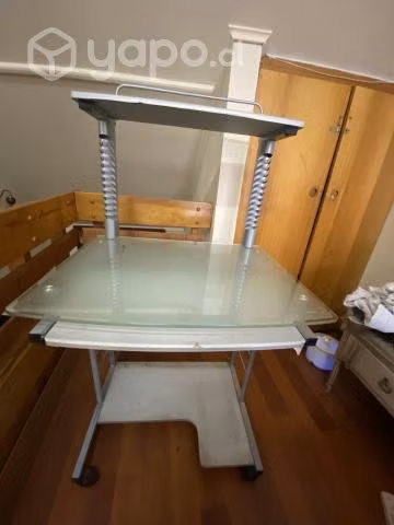 Escritorio de PC y silla de escritorio