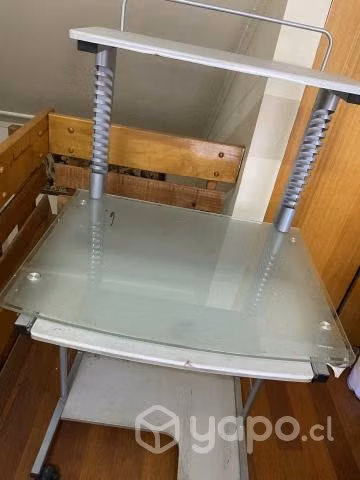 Escritorio de PC y silla de escritorio
