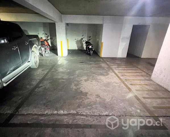 Estacionamientos doble en línea más bodega