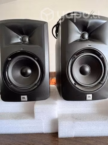 Monitores JBL LSR 305