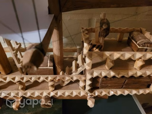 Barco de madera artesanal