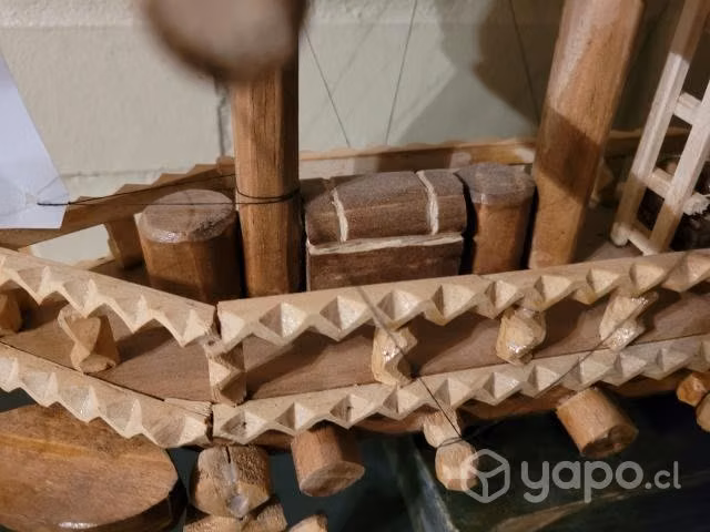 Barco de madera artesanal