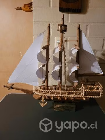 Barco de madera artesanal