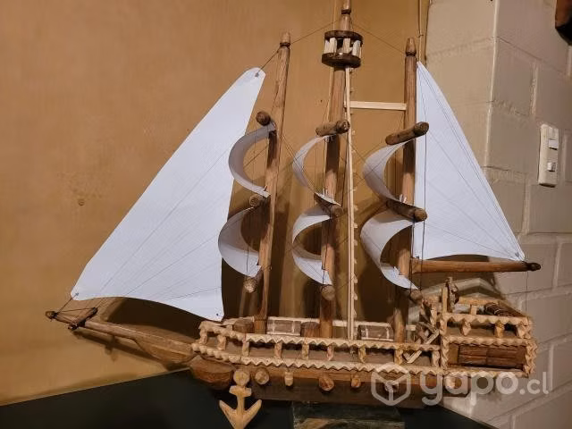Barco de madera artesanal