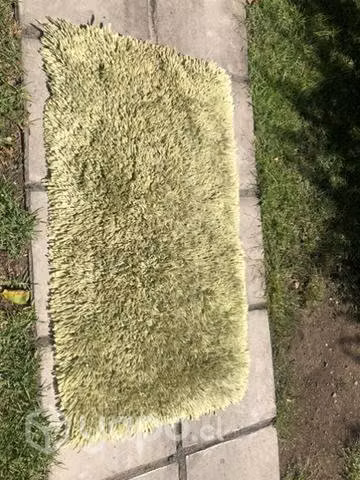 Alfombra verde limon 1.06 cms.X 60 cms
