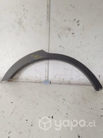Moldura Pasa Rueda Trasera Derecha (CCB084) Chevro