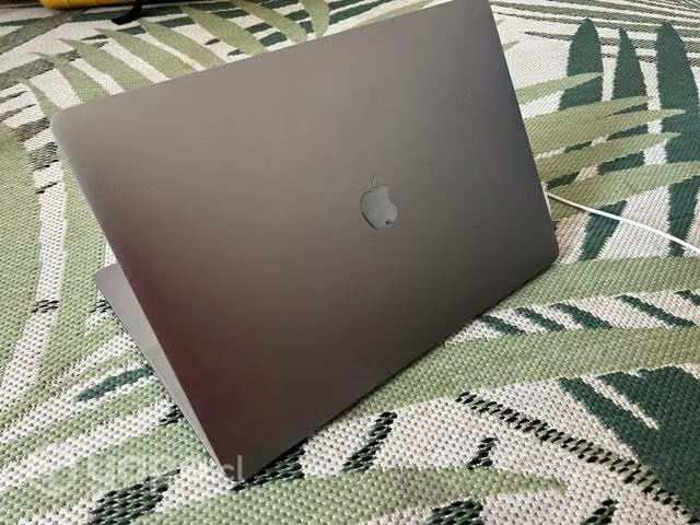 MACBOOK 15 inch mid 2017/2.9ghz/16GB RAM/1TB SSD - Imagen 2