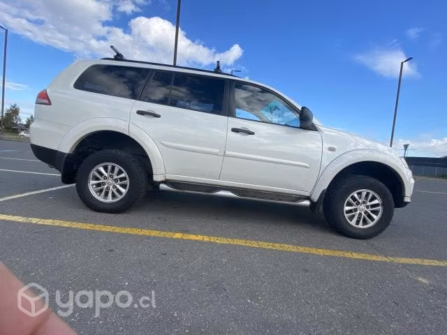 Montero sport Suv