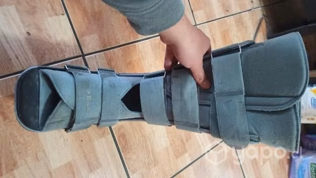 bota ortopedica más muletas - Imagen 3