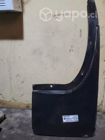 Bota nissan navara trasera derecho