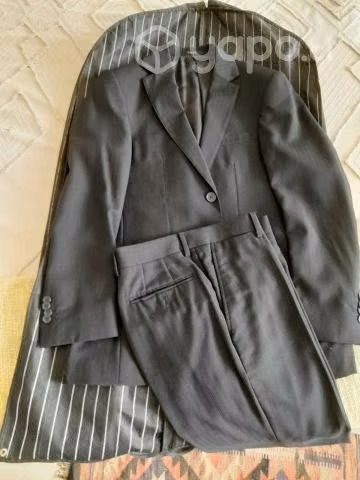 Terno marca TRIAL + camisa Van Heusen