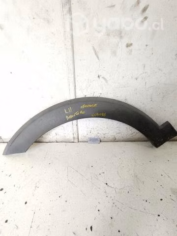 Moldura Pasa Rueda Delantera Izquierda (CCB086)