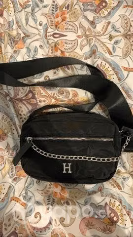 Cartera negra con cadena - Imagen 2