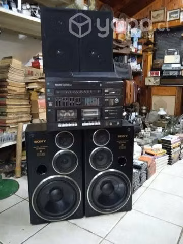 Muchos equipos musicales malos y buenos