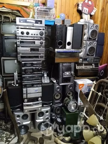 Muchos equipos musicales malos y buenos