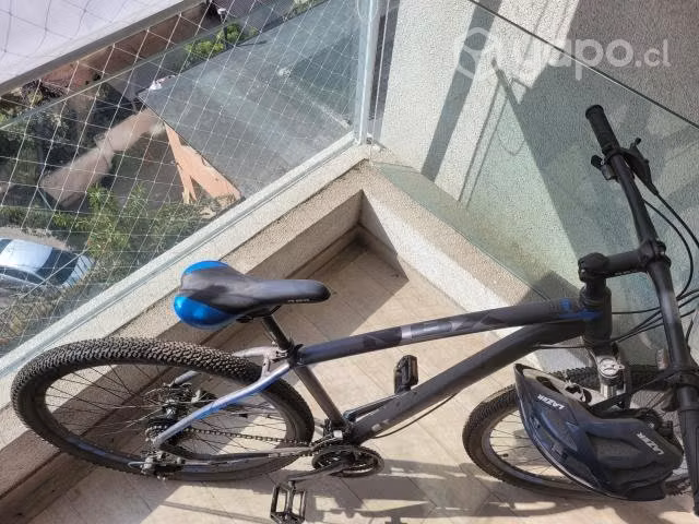 Bicicleta RBX y casco LAZER